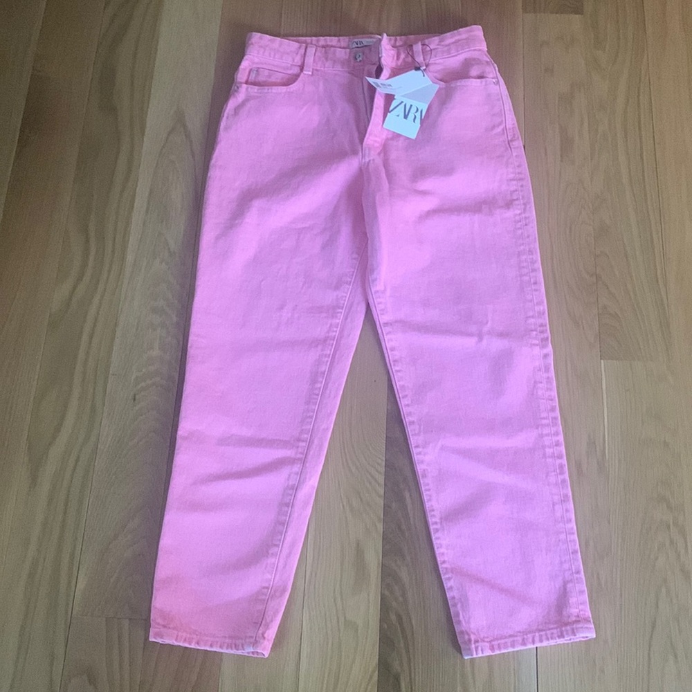 Zara NWT pink mom fit jeans. High-waisted jeans.  Washed effect.